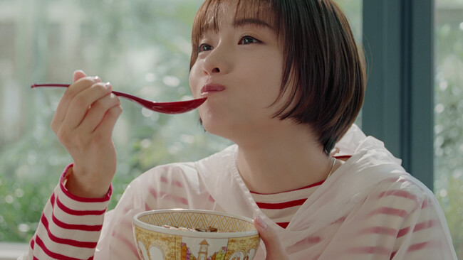 【すき家】石原さとみさんが出演する新TVCM　“うまニョム～”なすき家の新商品「ヤンニョムチーズ牛丼」を訴求　「ヤンニョム！」篇を4月19日（金）よりオンエア！