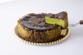 「抹茶のバスクチーズケーキ」 648円(税込) 「抹茶のバスクチーズケーキ」 648円(税込)