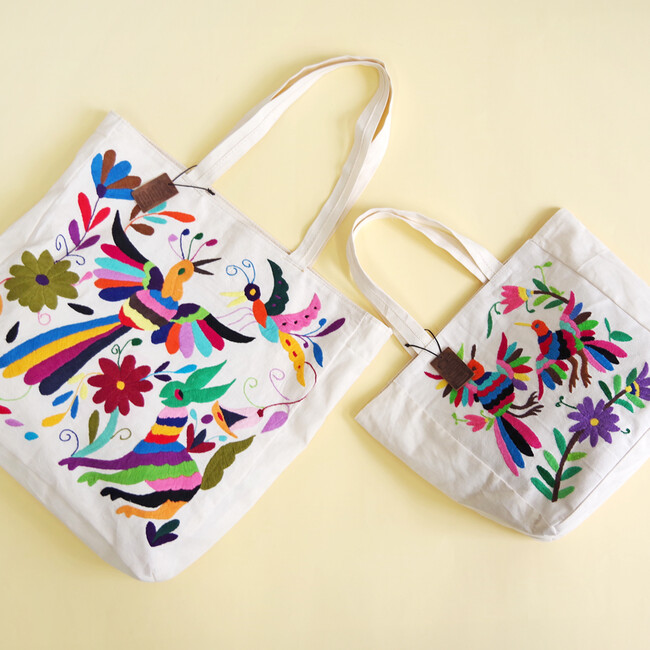 指先でそっと撫でてみたくなる！刺繍バッグ発売！
