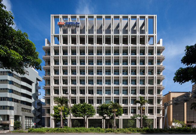 国内最高ランク 沖縄セルラービルが「WELL認証プラチナ」を取得