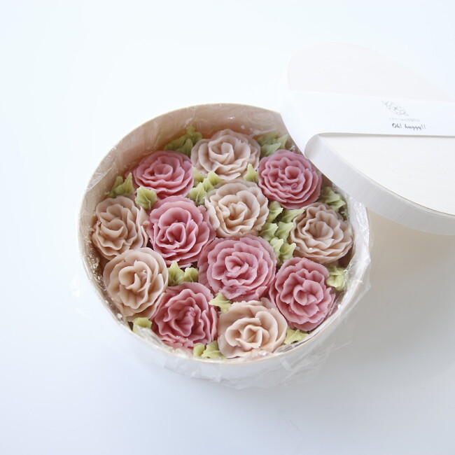 今話題のお花スイーツが、おはぎになって登場！ フラワーおはぎ専門店「Oh!huggy!!」で、母の日フラワーおはぎBOXの予約をスタートしました！