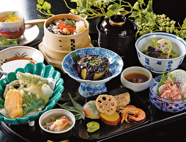【明治記念館】“元赤坂の懐石料亭で初夏を堪能！”　明治記念館の懐石料亭「花がすみ」が、初夏の訪れを告げる旬の料理、平日限定ランチ御膳とテイクアウトメニューを期間限定でご提供いたします