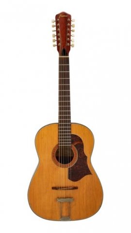 ジョン・レノン 12弦アコースティックギター (C)Julien's Auctions