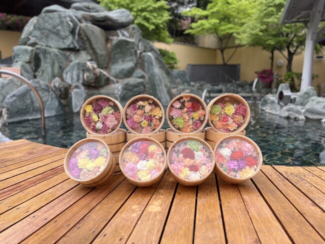 おかざき楽の湯 母の日記念 お母さんいつもありが湯(とう)カーネーション風呂開催!