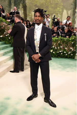 ジョン・バティステがMET GALA 2024でダンヒルを着用