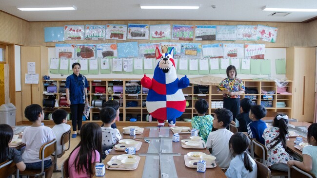 「琉球ゴールデンキングスデザイン海苔」沖縄県内の小中学校の給食で提供開始!
