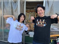 サンリオのキャラクター「はぴだんぶい」×加曽利貝塚PR大使「かそりーぬ」のコラボTシャツを5月10日(金)に新発売