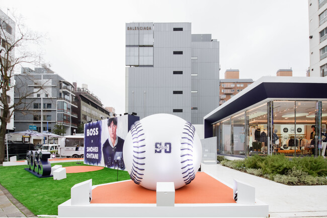BOSS X SHOHEI OHTANI POP UP STORE：巨大な野球ボールに大谷選手へのメッセージを