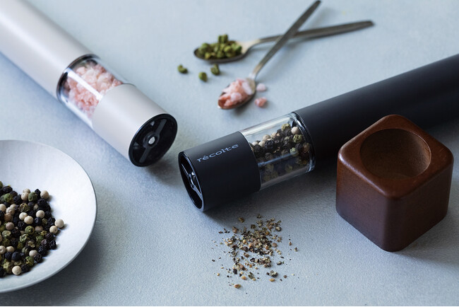 挽きたてのスパイスを食卓で　レコルト［電動 ソルト＆ペッパーミル ミニ］を新発売