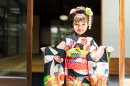 七五三の撮影商品の一つである「京町家撮影プラン」プロのカメラマンが趣のある京町家を背景に丁寧に撮影を行います。 七五三の撮影商品の一つである「京町家撮影プラン」プロのカメラマンが趣のある京町家を背景に丁寧に撮影を行います。