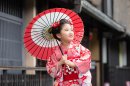 七五三ロケーション撮影では、和傘、千歳飴など撮影に必要な小物も無料でレンタルできます。 七五三ロケーション撮影では、和傘、千歳飴など撮影に必要な小物も無料でレンタルできます。