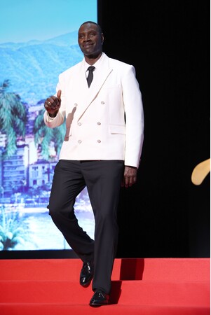 【ルイ・ヴィトン】オマール・シー、バロジが、第77回カンヌ国際映画祭でルイ・ヴィトンを着用