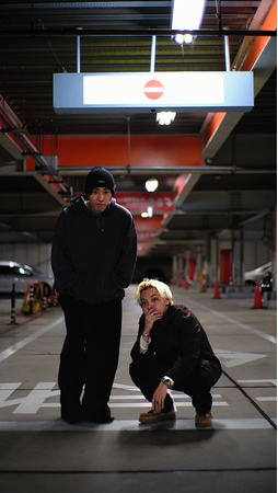 ラッパー/映像監督の二刀流として活動するOle/Takeru Shibuyaがアダルトでファットなポップミュージックをテーマに活動するISAFATとのコラボシングル「FAIR LADY」をリリース