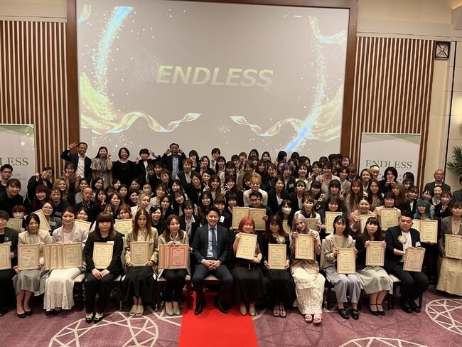 株式会社エンドレスの「エンドレスChallenge制度」自ら手を挙げてアルバイトから社員登用を希望したり、1つ上の役職にChallengeできる制度です。あなたらしいキャリアプランを目指せる企業です。