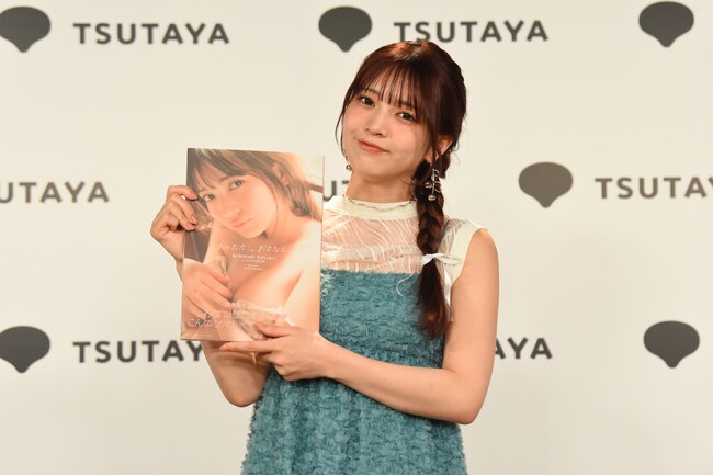 黒嵜菜々子、初の写真集発売記念イベントに登場！「1st写真集は、思い切っちゃおうと頑張って挑戦しました」