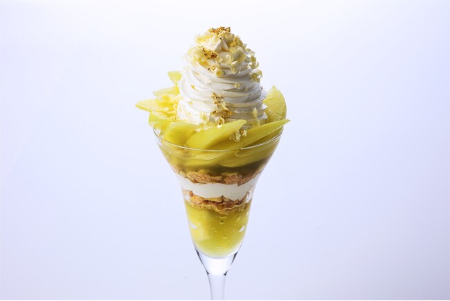 まさに芸術作品！初夏を味わうマスクメロンをふんだんに使用した贅沢パフェが新登場！