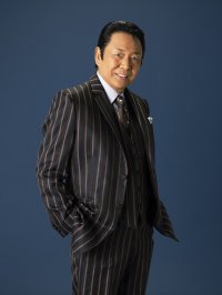 「俺は、メタルに生きる?!」 山本譲二、盟友・吉 幾三ことIKZOプロデュースのメタル楽曲『言論の自由』をリリース！ 業界を賑わす“メタル化計画第2弾・ギターコンテスト”のグランプリ受賞者も発表！