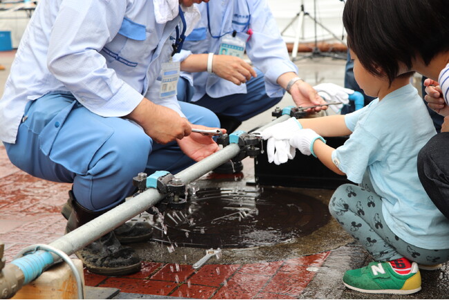 水道工事VR体験や丸太切り体験も!「第66回水道週間イベント」を桜木町駅前で開催します。