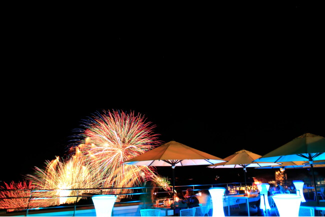 南紀白浜マリオットホテル オープンテラスの大パノラマ特等席で花火鑑賞「HANABI Night Terrace 2024」を開催 和歌山県産桃尽くしのイブニングハイティーとともに