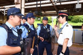 「粗暴犯対応訓練」当日の様子① 「粗暴犯対応訓練」当日の様子①