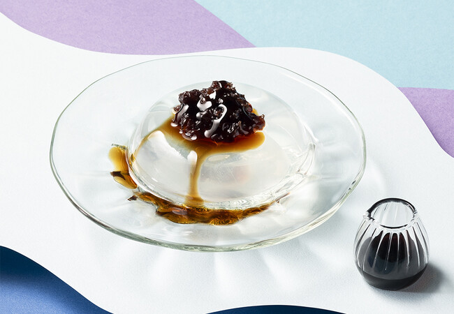 こぼれる寸前の驚きのくちどけ!まるで“食べる水玉”な夏の名物『水あんみつ』が登場