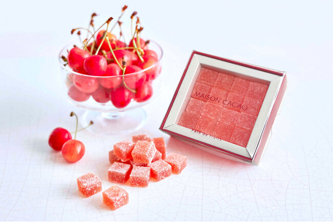 四季折々の旬素材を求めて日本各地を巡る「旅するメゾン」より山形県の佐藤錦を使用したチョコレートスイーツが期間限定登場