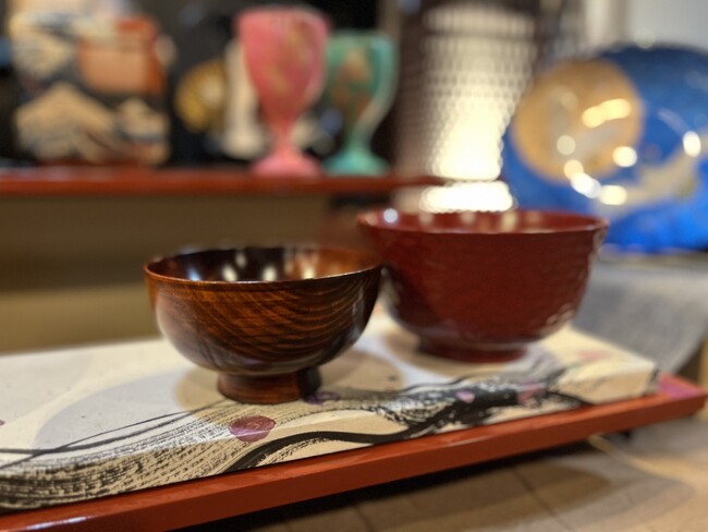 【会津・東山温泉御宿東鳳】老舗漆器問屋の蔵出し市や会津塗清酒グラスで地酒を堪能ひたむきな職人の技が息づく伝統工芸「会津塗」に触れる旅