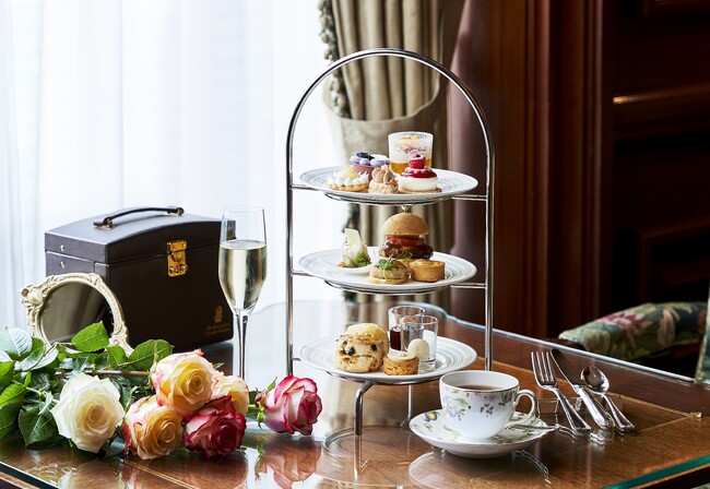 【ザ・リッツ・カールトン大阪】エグゼクティブペストリーシェフ フレドリック・モローによる初めてのアフタヌーンティー “サマーティータイムin Paris” を開催