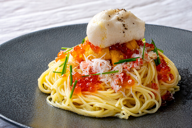 「北海道イタリアン ミア・ボッカ」の夏の風物詩「北海道産塩水ウニの冷製スパゲティ」が姉妹店累計30万食突破を記念して、最強のコラボ「北海道産塩水ウニ・いくら・紅ズワイガニの冷製スパゲティ」が登場！