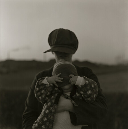 フジフイルム スクエア 写真歴史博物館 企画写真展　有田泰而(ありたたいじ)「First Born」　- 家族と遊ぶ時間(とき) -