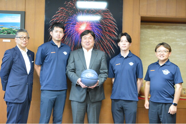 【アースフレンズ東京Z】江戸川区立中学校へバスケットボールを寄贈させていただく贈呈式を行いました