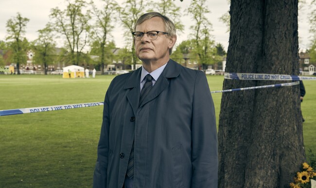 【第1話無料公開】実在の連続殺人犯を逮捕に導いた捜査を描き、リアリティあふれるタッチが人気のドラマ『ロンドン警視庁　コリン・サットンの事件簿』第1話をYouTubeで無料公開！