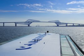 東京ゲートブリッジと水上バス