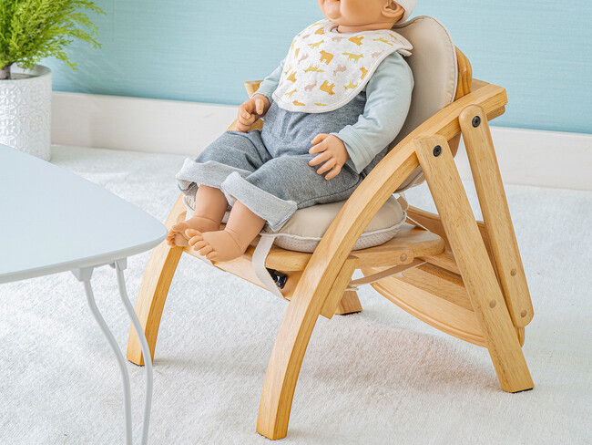 3段階に高さ調節できるベビーチェアクッションが撥水加工で新登場！