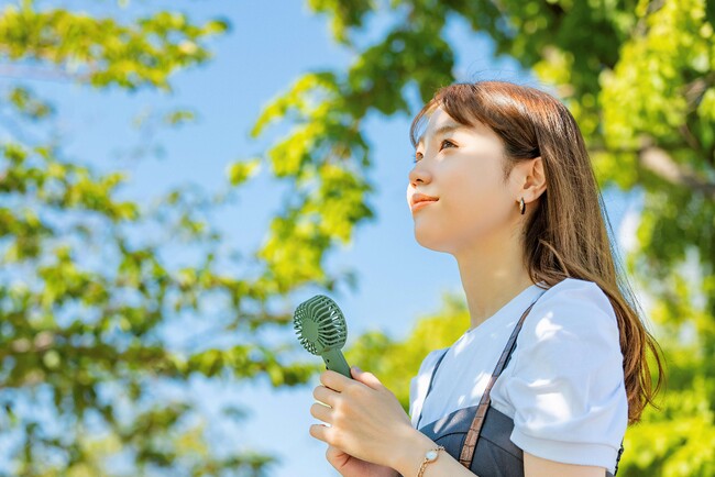 2024年『観測史上最も暑い夏』予想で、電気代に悲鳴！エアコン約4割が『我慢』と回答　記録的も賢く乗り切る！！“着るだけ節電” をご紹介