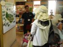 スタッフが丁寧に説明します スタッフが丁寧に説明します