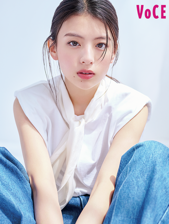 話題作出演が続く出口夏希が美容誌初カバー！＆美ボディ披露の川村壱馬が単独初表紙に！　VOCE8月号は6月21日（金）発売