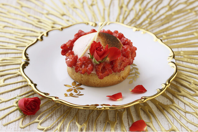 【琵琶湖ホテル】滋賀県生まれ［オウミ木イチゴ］のフレッシュ果肉を使用したケーキ