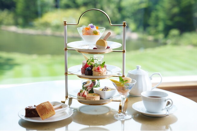 【仙台ロイヤルパークホテル】「献上桃の郷」の桃と「EIGHT CROWNS」のハチミツ　サマーアフタヌーンティー～Summer Floating Festa～／ロビーラウンジ「フォンテーヌ」