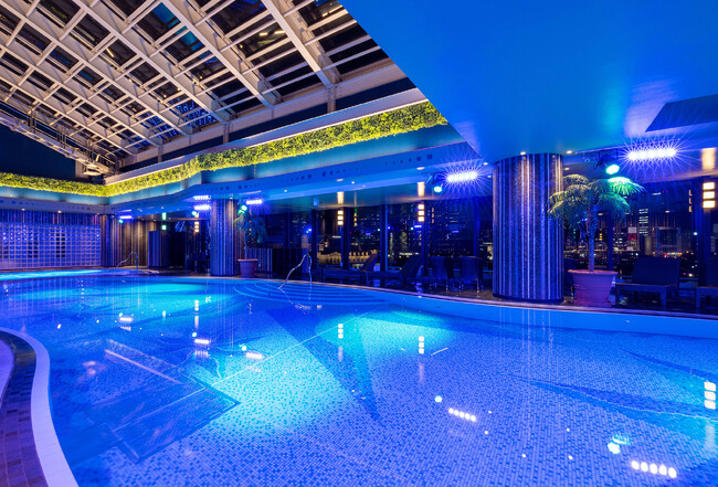 【横浜ベイホテル東急】大人だけの夜遊びプラン　夜景を堪能！ナイトプール付き宿泊プラン「Stay with Night Blue Oasis」