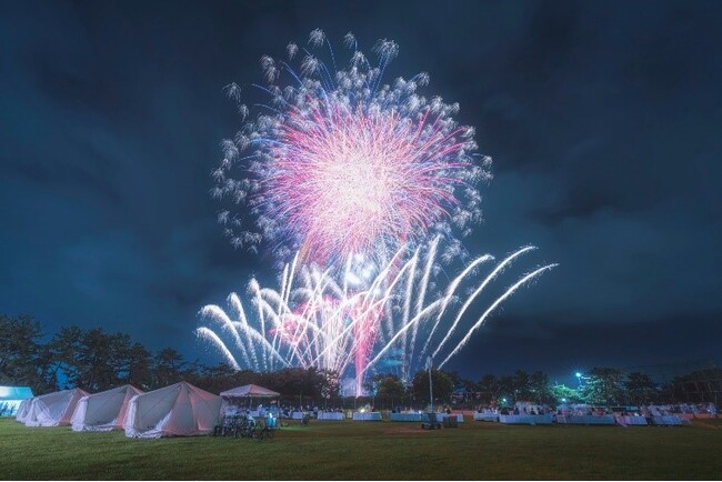 【大阪・高石】浜寺公園の夜空を彩った大阪最大級の海上花火大会「泉州夢花火in高石シーサイドフェスティバル」開催レポート
