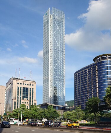 台湾・台北市で54階建ての新たなランドマークにエレベータ・エスカレータ計33台を納入