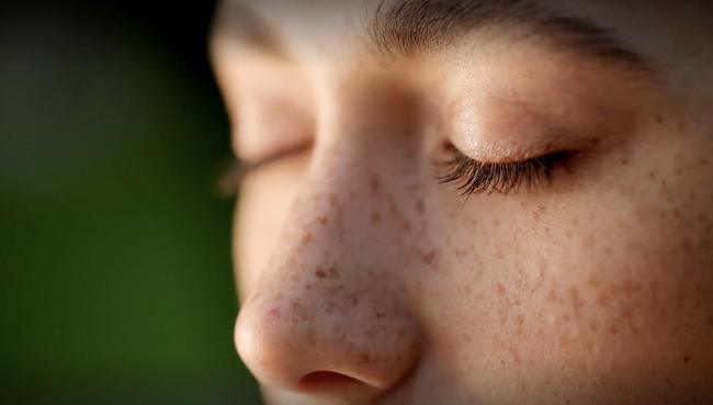 日本人と中国人における上まぶたの形態と年齢の影響　ロレアル リサーチ＆イノベーション ジャパンの新研究