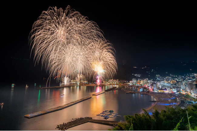 【熱海海上花火大会】7月は26日（金）開催！特等席確約の送迎付きプランの販売中。次回は8月5日（月）に開催！