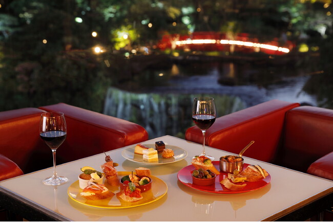 仕事帰りは、ホテルで“パン飲み”！タパスとワインを愉しむ「NIGHT LOUNGE」がオープン。
