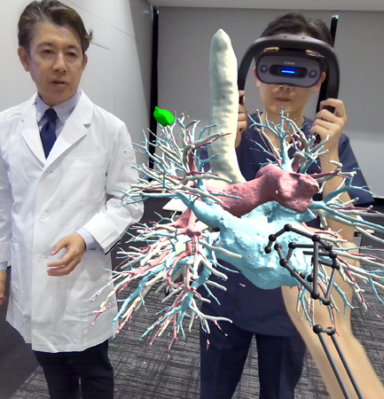 CT検査画像を複合現実で観察できるトレーニングシステム「MR Anatomy」を提供開始