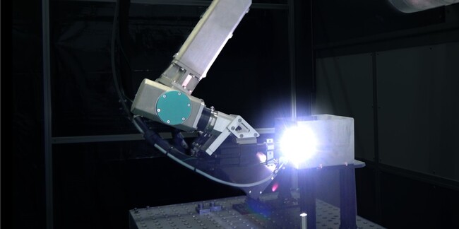 溶接板金業界向け溶接ロボットシステム、カエリ取りシステムを開発