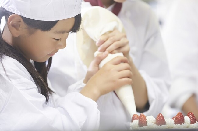 親子で楽しむ夏休みイベント！気分はパティシエ「キッズケーキ教室」開催のお知らせ