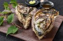 大ぶり肉厚な岩牡蠣も初夏の味 大ぶり肉厚な岩牡蠣も初夏の味