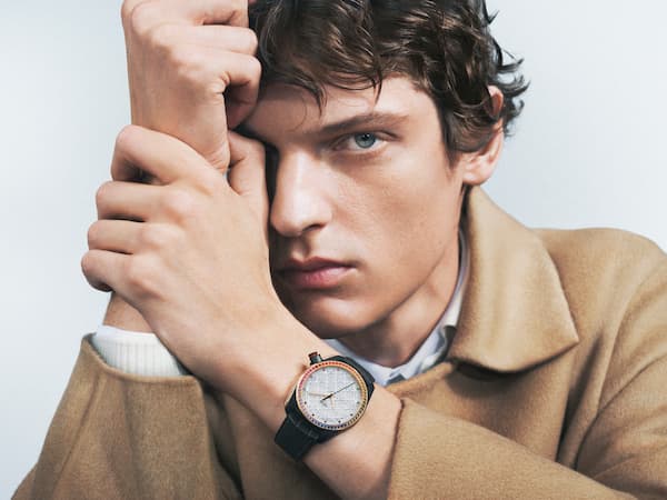 【DIOR TIMEPIECES】「シフル ルージュ」からレインボーモデルが登場